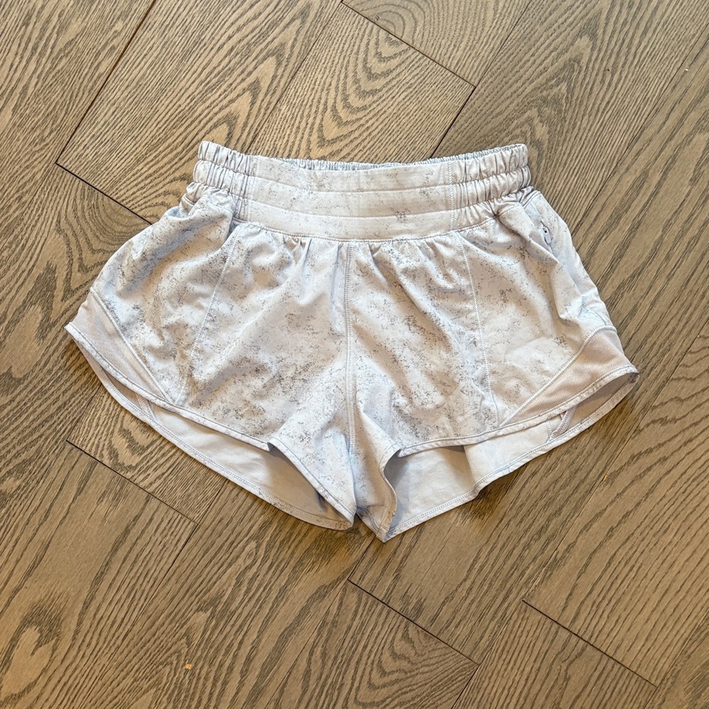 Lululemon Hotty Hot Shorts Size 4 – Light Purple
